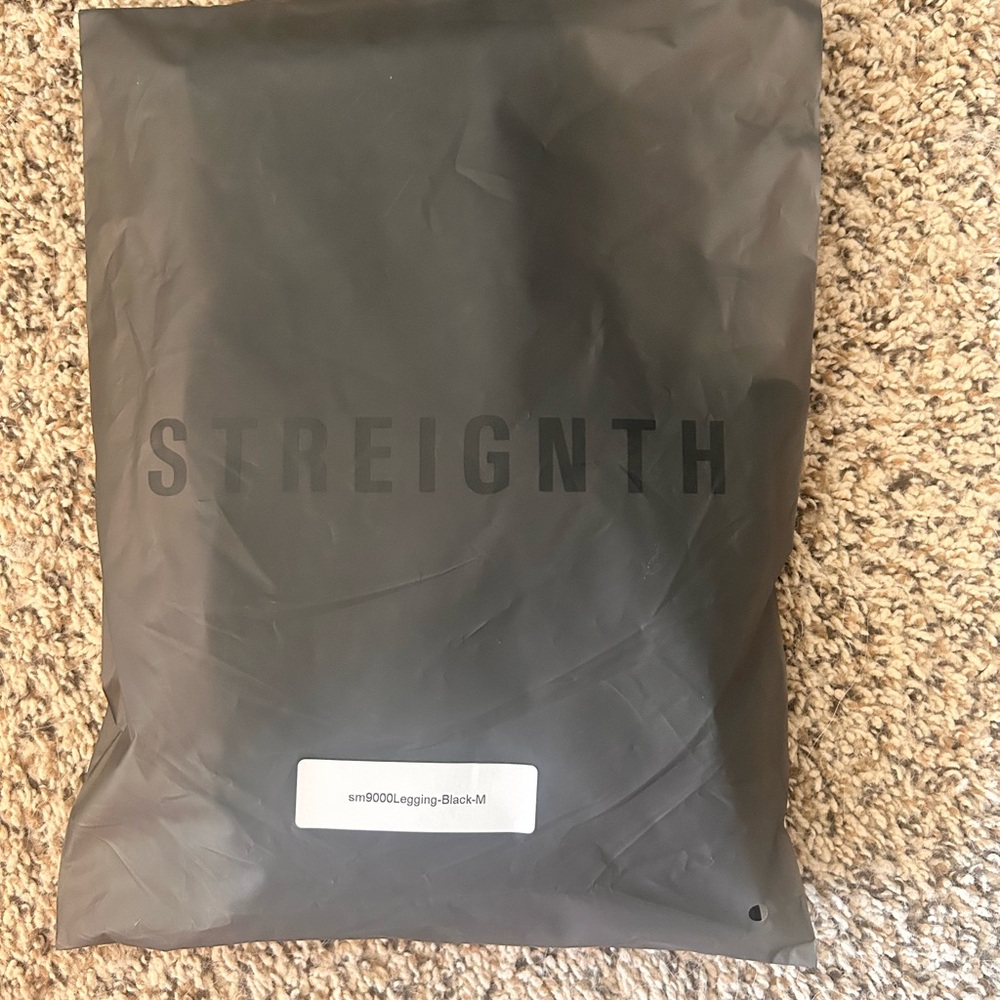 Streignth- ESSENTIAL SEAMLESS LEGGINGS